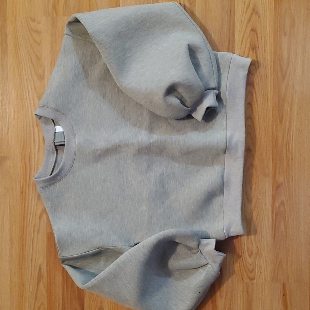 Gray puffy sleeve sweatshirt